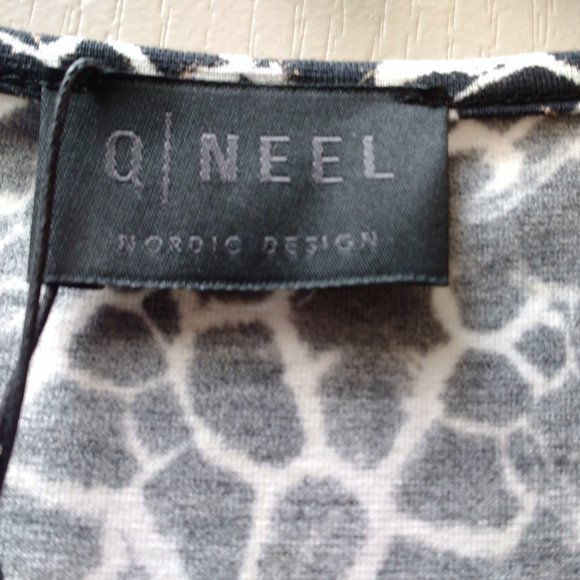 Q NEEL Shark-Bite Top - NEW - Picture 2 of 14